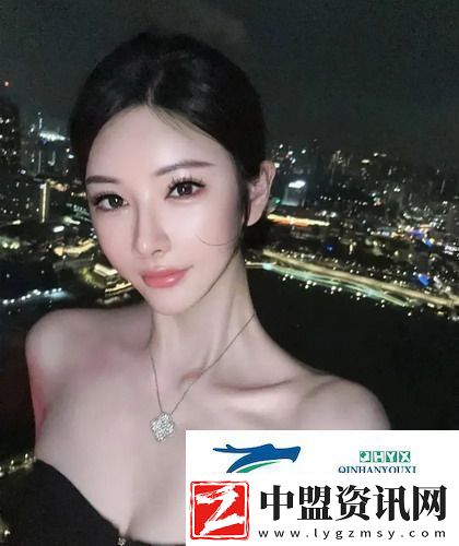 老人船上弄雨荷